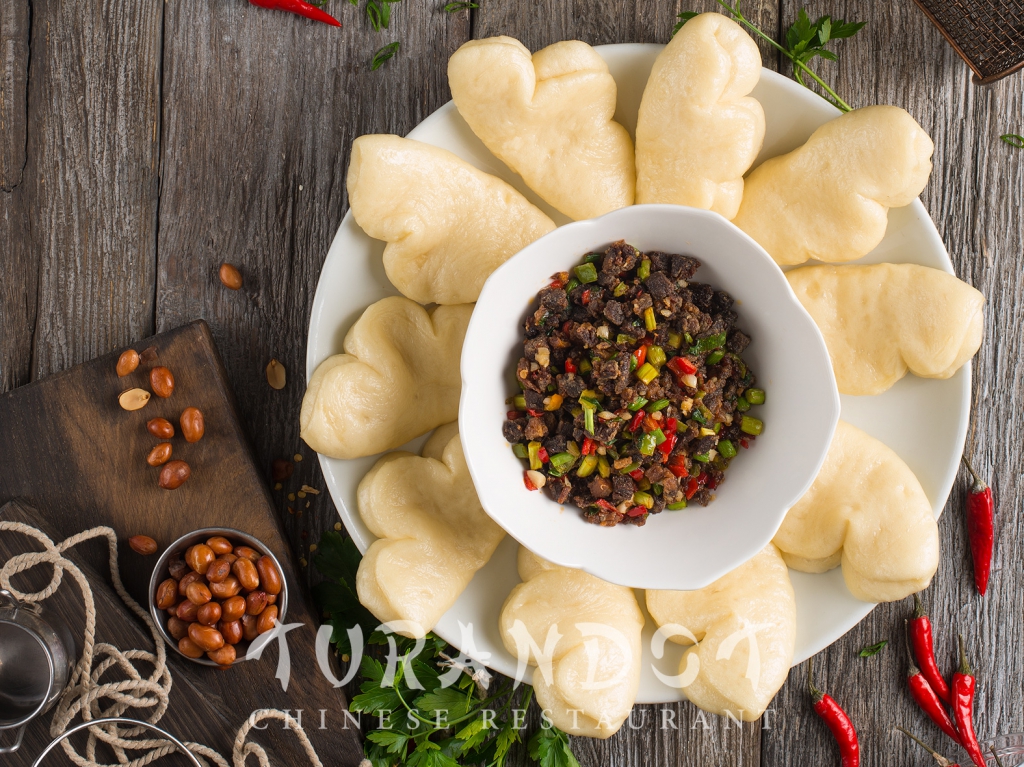 КОНИНА С ЛЕПЕШКАМИ